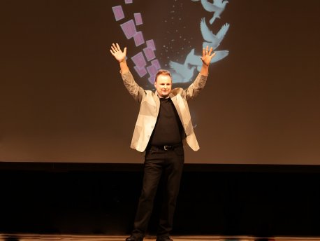 Zauberer Frank ZiCK auf Firmenbühne – Magie für Business-Events